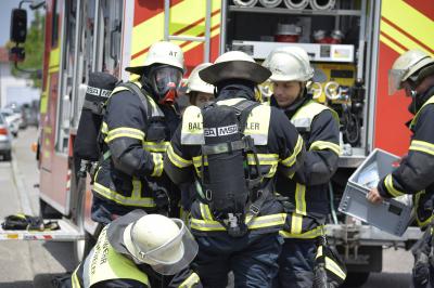 Quecksilber auf Firmengelaende - Feuerwehr muss Gefahrstoff bergen in Baltmannsweiler